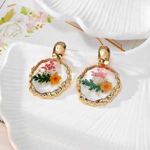 Pendientes Colgantes de Resina con Flores Secas, Pendientes Colgantes en Tono Dorado, Joyería Floral Redonda para Mujer, para Fiestas - Product Image 6