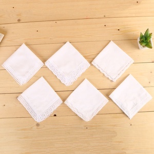 Mouchoir blanc en coton pur de 25cm avec bord en dentelle délicate, doux et respirant, <span class=keywords><strong>petits</strong></span> accessoires élégants pour cadeaux de mariage - Product Image 2