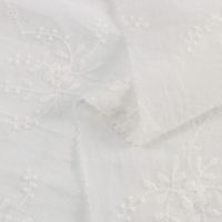 Tissu en coton brodé à œillets floraux, matière en dentelle blanche douce et respirante pour vêtements d'enfants et vêtements pour femmes