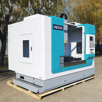 Centre d'usinage vertical CNC VMC850 BT40 à 5 axes avec rails linéaires et table de 800x500x500mm