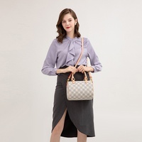 Sac à main tendance en cuir PU personnalisé avec logo imprimé, fermeture éclair de luxe, bandoulière unique, motif écossais moyen, végan