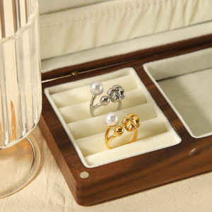 แหวนแฟชั่นดีไซน์ย้อนยุคสไตล์ยุโรปอเมริกันฝรั่งเศส ทอง 18K สแตนเลสประดับมุกและลาวา แหวนเปิดดีไซน์หรูหรา ของขวัญสำหรับทุกเพศ - Product Image 2