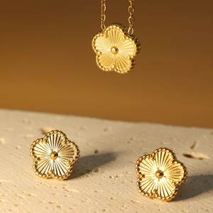 ハイエンド女性用4葉クローバーレーザーカット金メッキステンレス鋼幾何学ブレスレットネックレスセットファッションジュエリー - Product Image 1