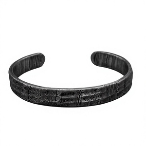 Bracelet manchette en acier Damas forgé à la main |   Bracelet Viking martelé, Bague nordique en forme de lune, Bague d'engagement, Cadeau pour lui - Product Image 1