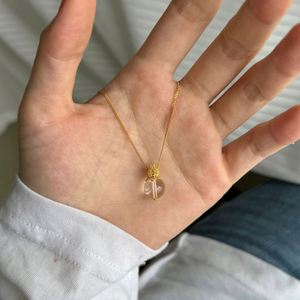 Collar con Colgante de Cristal Blanco Natural Lotus, Cadena de Eslabones Chapada en Oro de 18K y Plata de Ley 925, Diseño Único Dylam, Zirconia 5A - Product Image 4