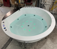Piscine ronde intérieure pour 4 personnes, grande baignoire spa en acrylique pour patio, panneau intelligent, chauffage à température constante, massage à bulles, surf