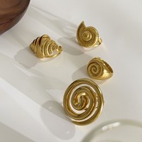 Venta al por mayor al por menor 18K PVD chapado en oro océano verano playa vacaciones impermeable Whelk Acero inoxidable anillos abiertos joyería para mujeres