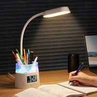 Lámpara de Escritorio con Portaplumas, Lámpara de Estudio Multifuncional Blanca con Organizador de Plumas, Reloj Digital, Puerto USB y Luz Nocturna RGB OEM ODM
