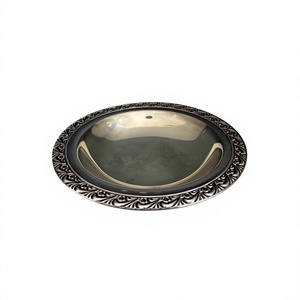 Plat de service antique en étain avec bordure gravée, assiettes en laiton pour servir les aliments, plat de présentation, motifs personnalisables - Product Image 1