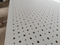 Plafond en plâtre direct usine, moderne, sans joint, perforé, suspendu, résistant à l'humidité, plaque de plâtre 1200x2400mm, usage hôtelier