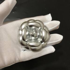 Broches y Pins de Diseño Coloridos Personalizables 2026 para Mujer - Product Image 2