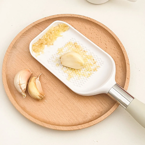 Zenidoo H-539 Râpe à gingembre multifonctionnelle, hachoir manuel pour gingembre, ail, fruits et légumes, outil facile à utiliser - Product Image 2