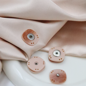 Vivaneau carré en résine avec motif imprimé trou de couture personnalisé - Product Image 6