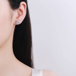 Boucles d'oreilles en moissanite 4CTW coupe princesse avec certificat GRA Boucles d'oreilles en moissanite de luxe pour femmes - Product Image 5