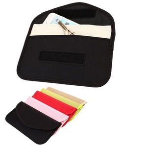 Bloqueur de signal pour clé de voiture personnalisé, sac Faraday pour bloquer le signal des clés de voiture, des téléphones mobiles, des signaux Wifi/<span class=keywords><strong>GSM</strong></span>/LTE/NFC/RFID, des téléphones 3G, 4G, 5G - Product Image 1