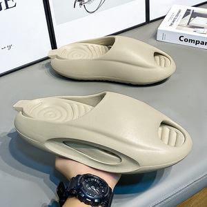 Sandales d'été pour hommes 2024, nouveau style, tendance, antidérapantes, à semelle épaisse, décontractées, pour la plage, tongs pour couples - Product Image 1
