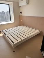 Lit double flottant de luxe au design minimaliste avec cadre en bois, suspendu, en cuir véritable, pour chambre à coucher, taille standard, pour adultes.