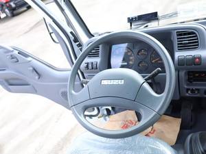 Compre 2025 camiones congeladores refrigerados Isuzu de alta calidad camión refrigerador diésel de 5 toneladas para transporte de alimentos - Product Image 6