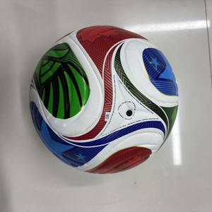 Ballon d'entraînement et de loisirs de qualité supérieure, idéal pour les équipes, les écoles et les divertissements familiaux au parc - Product Image 5