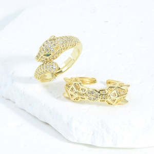 Anillo Abierto con <span class=keywords><strong>Diseño</strong></span> <span class=keywords><strong>de</strong></span> Cabeza <span class=keywords><strong>de</strong></span> Leopardo y Geométrico, Chapado en Oro <span class=keywords><strong>de</strong></span> 14K, Completamente Adornado con Circonitas, Joyería <span class=keywords><strong>de</strong></span> Lujo <span class=keywords><strong>de</strong></span> <span class=keywords><strong>Alta</strong></span> Calidad - Product Image 1