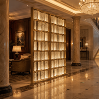 Paravent Modulaire Personnalisable en Verre Cristal, Cloison Rotative avec Colonne en Acier Inoxydable et LED pour Hall d'Hôtel et Villa