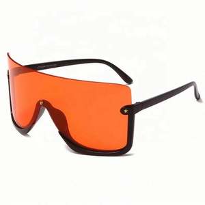 Gafas de Sol de Moda 2021 con Logotipo Personalizado, Montura Grande de Lujo, con Remaches, Protección UV400, de una Pieza, Degradado, para Mujer - Product Image 4