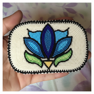 Pince à cheveux avec perles cousues à la main - Product Image 1