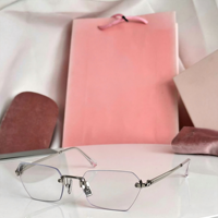 Lunettes de soleil carrées unisexes tendance, légères, à monture intégrale en métal, protection UV400, verres dégradés rouges, pour les activités de plein air et la plage