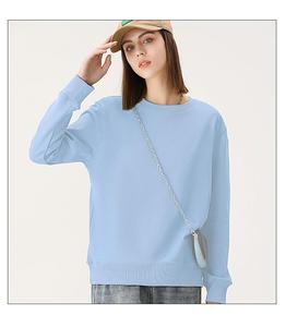 Pull en batik uni à col rond pour hommes et femmes, ample et décontracté, avec logo personnalisable. - Product Image 1