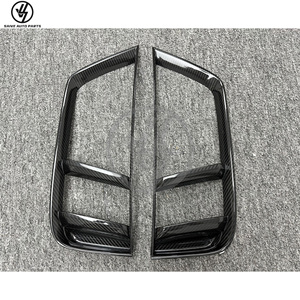 Rejilla de Ventilación Inferior de Parachoques Trasero de Fibra de Carbono Seca Brillante con Diseño de Panal para Audi R8 Base Coupé de 2 Puertas 2016-2018 - Product Image 3