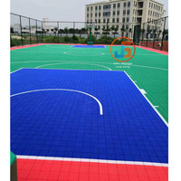 Terrain de basket-ball équipement complet avec revêtement de sol en PP terrain de pickleball football extérieur clôture avec cerceaux de basket-ball