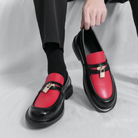 Mocassins à plateforme pour hommes, couleur noire, semelle épaisse, design confortable, avec pompons, chaussures habillées