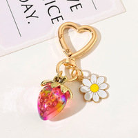 Porte-clés mignon fraise, breloques de sac Kawaii, accessoires décoratifs en forme de cœur, fleur, marguerite pour sac à main de filles, cadeau