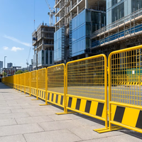 Clôture temporaire de chantier en maille soudée jaune haute visibilité, conforme aux normes de Singapour, avec bandes de signalisation pour la sécurité des chantiers