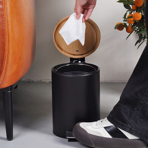 Petit poubelle rond et Compact de 3l, conteneur à ordures avec couvercle en bambou à fermeture souple, panier à benne intérieure amovible avec pédale, pour panier de cuisine, 0.8 gallons - Product Image 1
