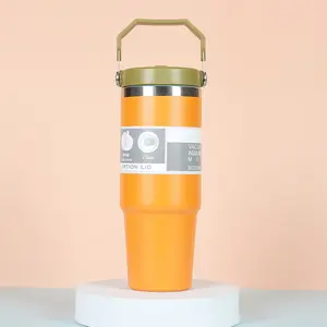 Hochwertiger doppelwandiger Becher 20oz 30oz Edelstahl tragbarer Kaffeebecher mit Strohhalm für Auto mit Deckel Becher mit Griffdeckel