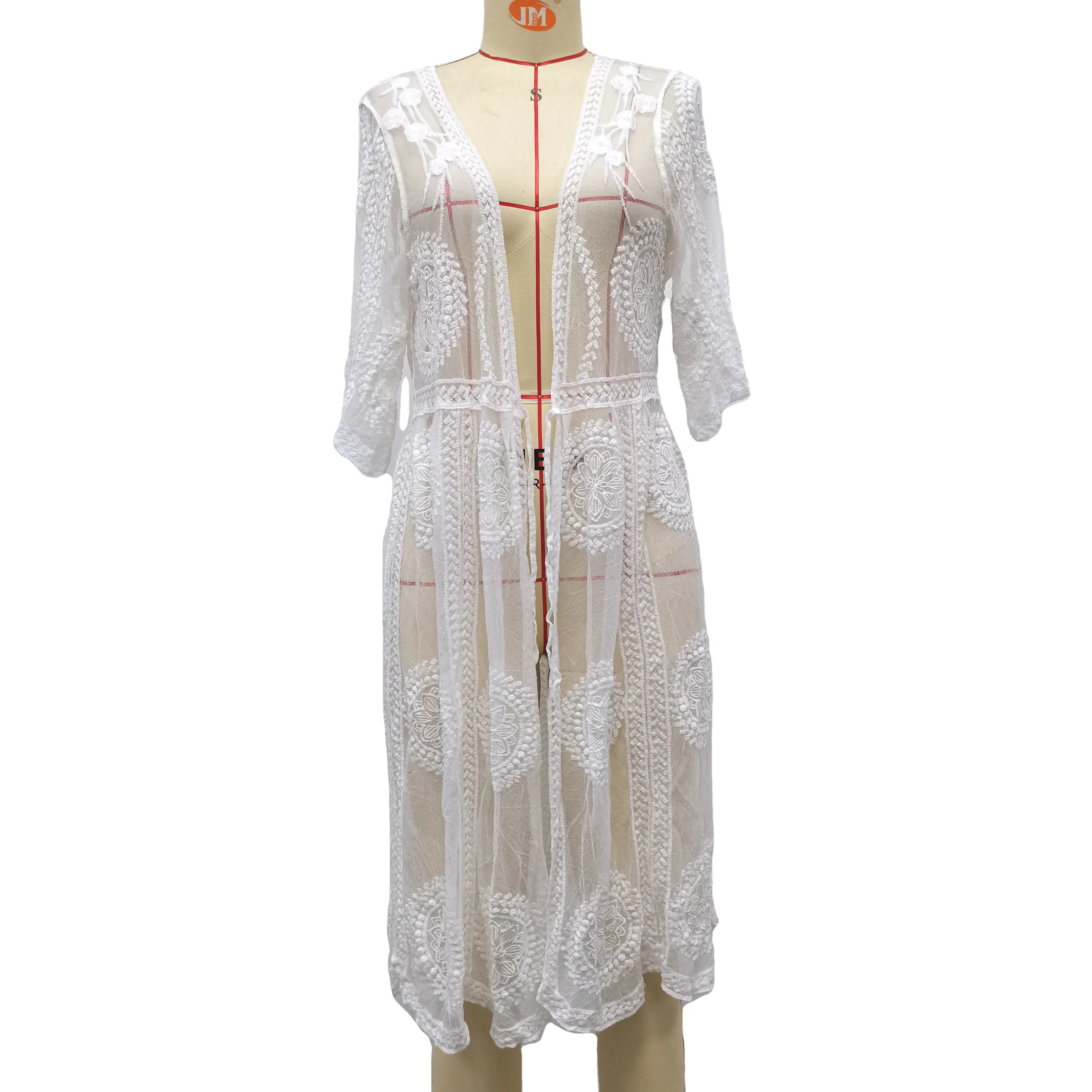 فستان نسائي طويل مطرز باللون الأبيض من KIMINO