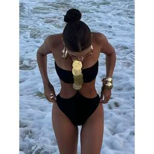 Traje de Baño Bikini Negro Estilo Europeo de Tres Piezas, Sexy, sin Espalda y sin Tirantes - Product Image 2