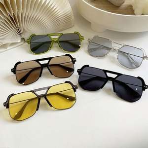 Nouvelles Lunettes de Soleil Pilote Demi-Monture Surdimensionnées Rétro Tendance 2022 pour Hommes et Femmes avec Verres Transparents - Product Image 5