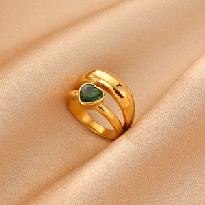 Bague en acier inoxydable en forme de cœur incrustée de zircon vert, plaquée or 18 carats, empilable, pour femme - Product Image 2