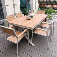 Ensemble de mobilier de restaurant d'extérieur au design moderne, chaises et tables, mobilier de patio d'extérieur