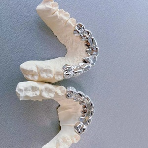 Moissanite Grillz personnalisée en argent sterling 925 avec diamant Style Hip Hop glacé Dents plaquées or 8 sur 8 pour mariage ou cadeau - Product Image 3