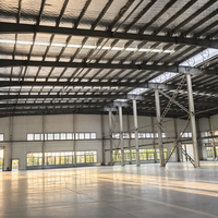 Bâtiment préfabriqué PEB, structure en acier, atelier, hangar, panneaux isolés sur mesure pour atelier d'assemblage et stockage