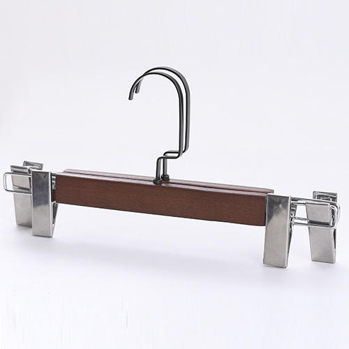 สีน้ำตาลเข้ม