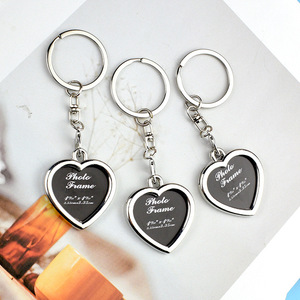 Porte-clés de luxe mini cadre photo avec motif cœur, pendentif décoratif en métal double face, tendance - Product Image 4
