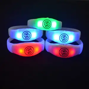 Logotipo personalizado Impressão Silicone Led Pulseira Piscando Iluminar Voz ativada Led Light Bracelet