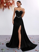 Robe de soirée élégante noire sans bretelles ornée de strass, taille ajustée, fente haute, pour femme