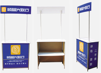 Comptoir d'exposition portable sur pied, table promotionnelle pliable en fer avec panneau en plastique PP pour supermarché