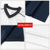 T-shirt texturé col en V ample en polyester jacquard tricoté 180 GSM pour homme, style streetwear, vente en gros (ODM)