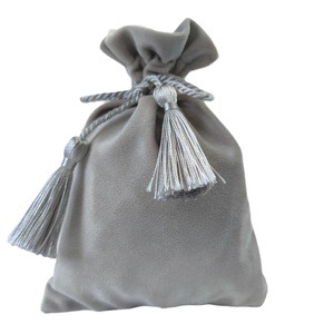 Sacs en velours à cordon Nalia - Personnalisables avec impression sérigraphique - Pochettes pour bijoux, cadeaux, mariage, bonbons - Product Image 1